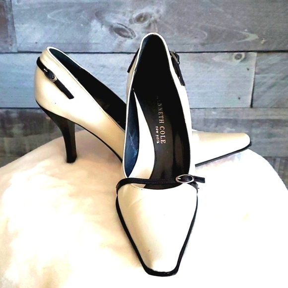 KENNETH COLE NEW YORK IVORY HEELS LEATHER SIZE 6 VINTAGE CLASSIC BLACK WHITE - Picture 1 of 14